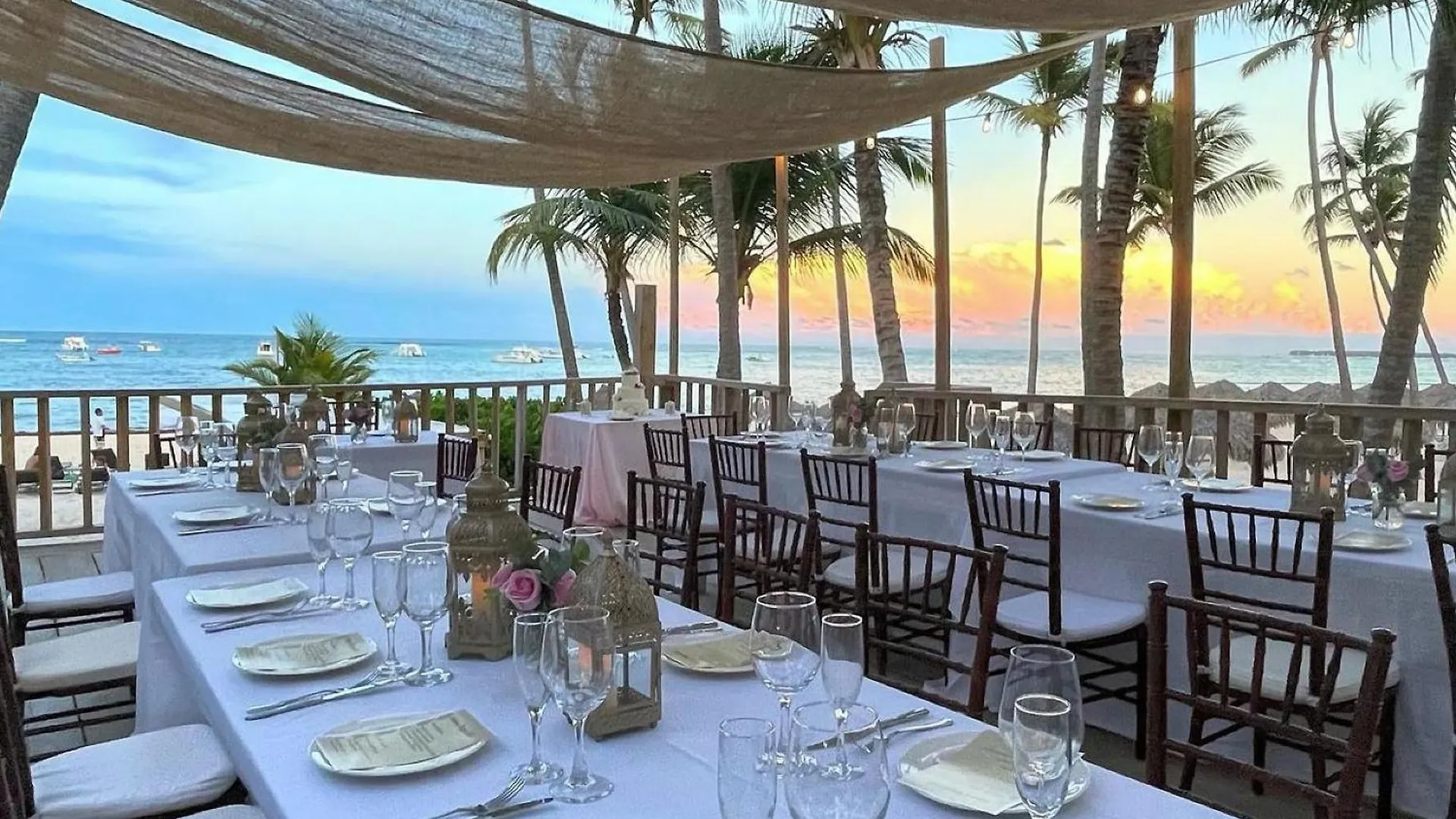 ホテル Los Corales Villas And Suites - Beach Club, Spa, Restaurants プンタ・カナ